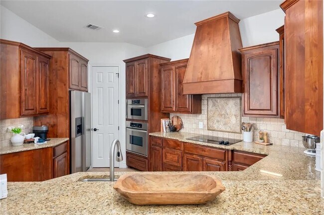 Building Photo - 15 Chandon Ln
