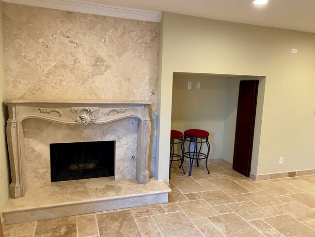 Building Photo - Tuscan Style 2 Bed, 2 Bath Condo in Covina!