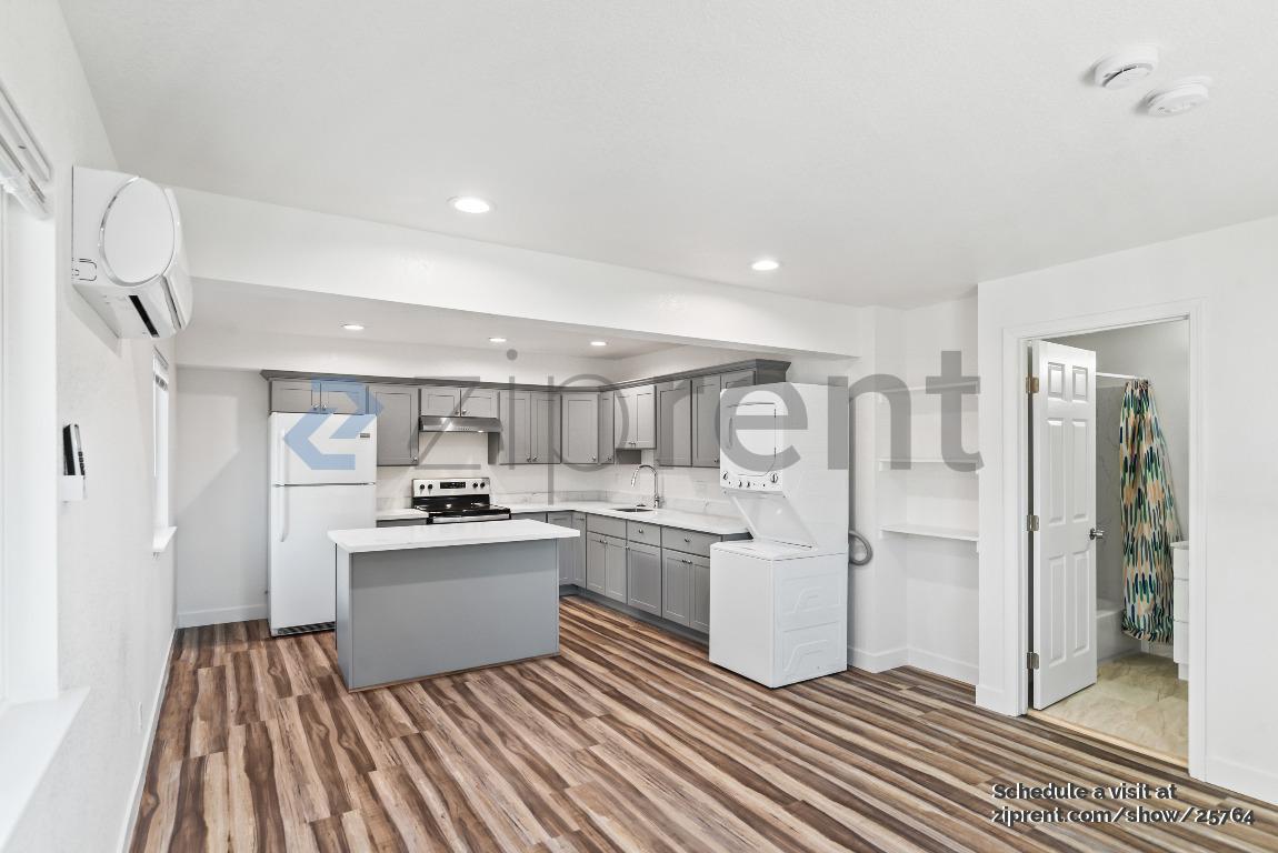 Building Photo - Unit A