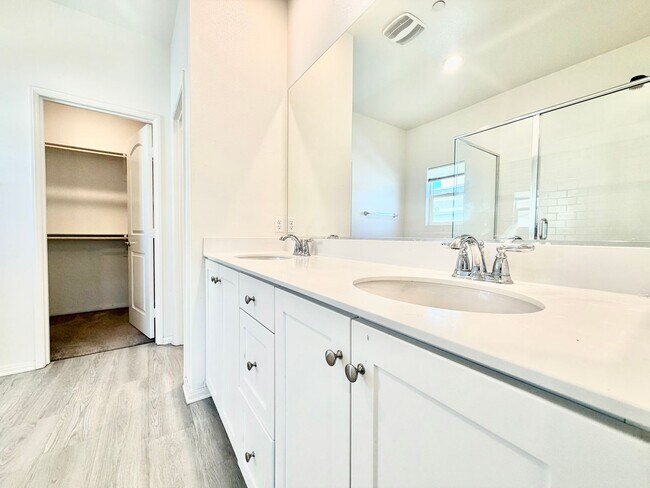 Building Photo - Cul-de-Sac Living in Sagewood | 4 Bed Home with INCLUDED Solar & RV Parking