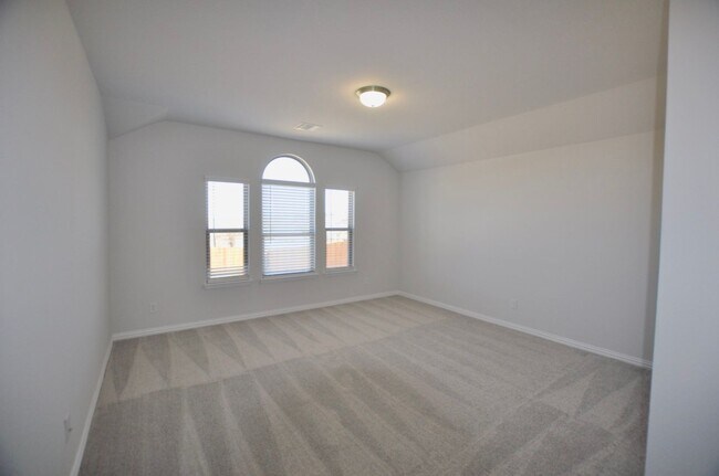 Building Photo - FOR LEASE! Charming 4 Bedroom - 2 Bathroom...