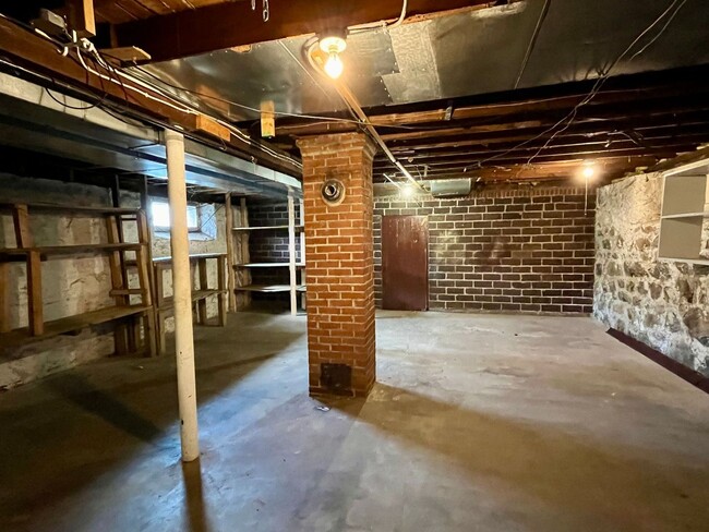 Building Photo - 3 Bed 1 Bath Single Family Home in Rhinela...