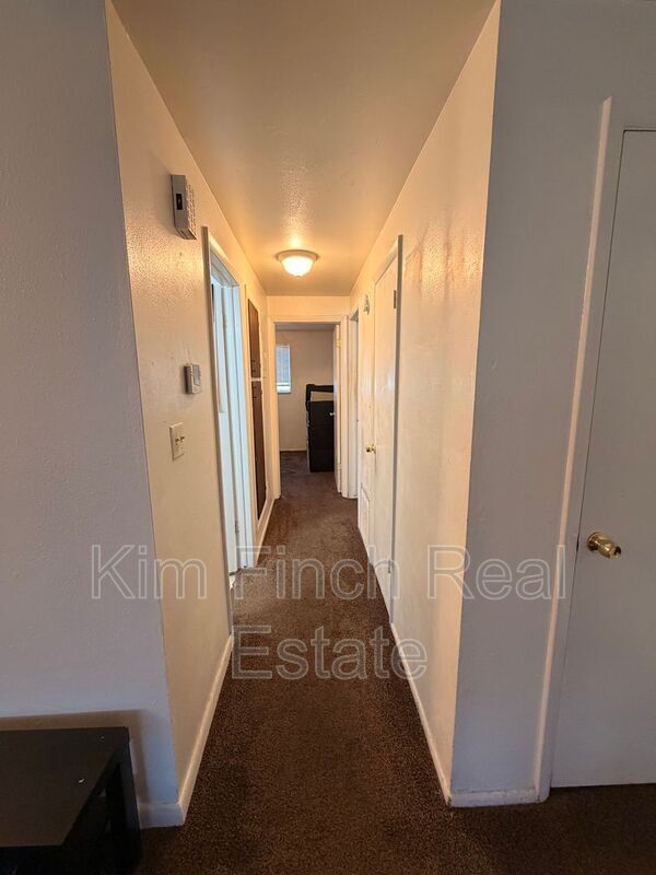 Building Photo - 735 S Stubbs Ave