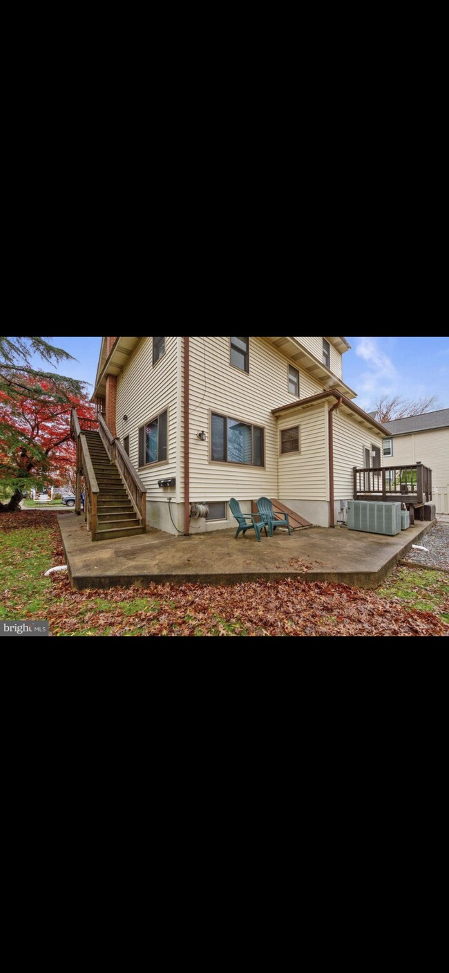 The back yard grill area - 112 W Central Ave