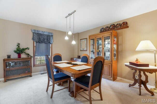 Building Photo - 2725 Timberline Dr