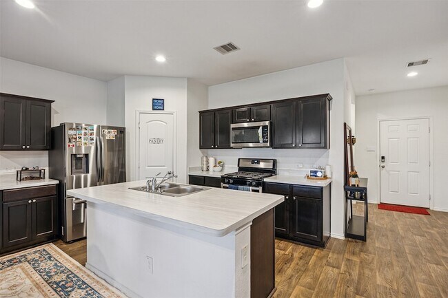 Building Photo - 5102 Hedgerose Ln