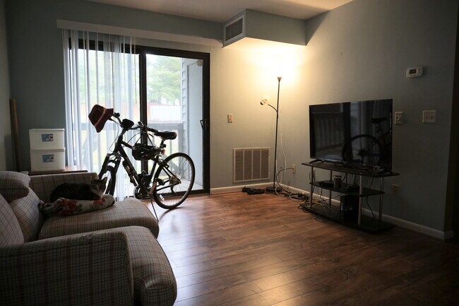 Building Photo - 505 Sunridge Dr