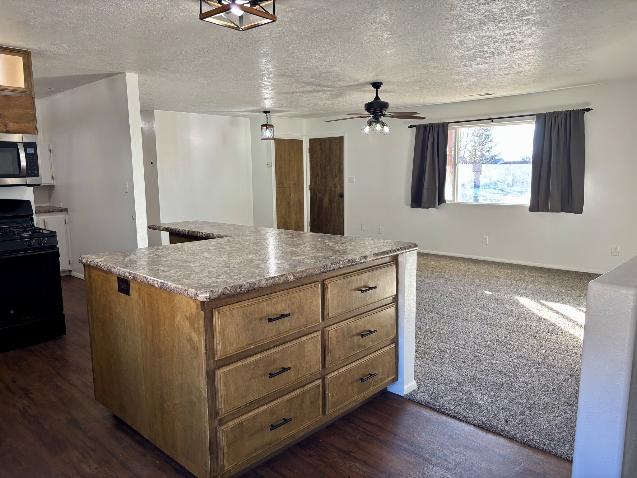 Building Photo - 763 S Sunset Dr