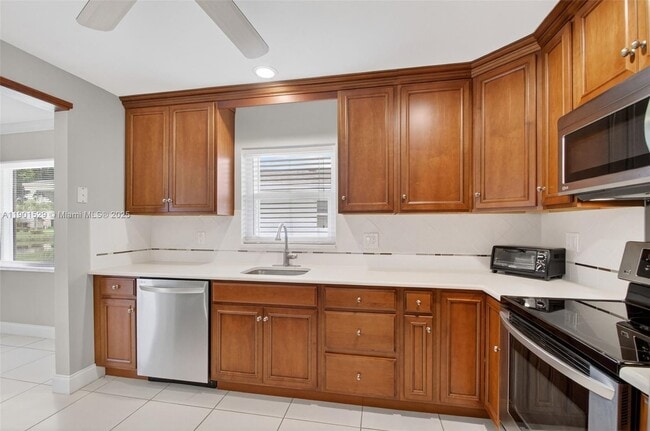 Building Photo - 3810 Rowena Cir