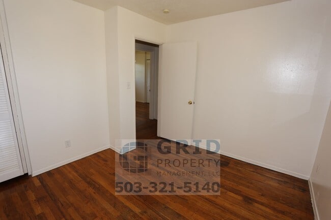 Building Photo - Beautiful, Spacious 3 Bedroom - Foster-Powell Neighborhood