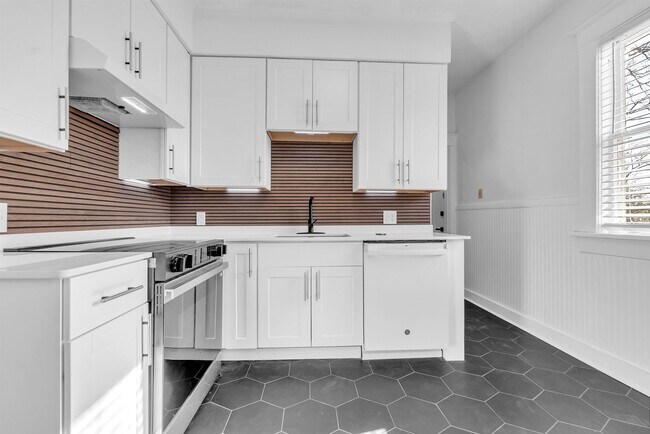 Building Photo - 1851 Manila Ave