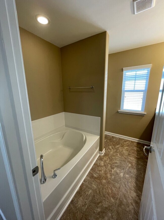 Building Photo - 3BR Home w/ Fenced-In Yard in Palmetto Pointe