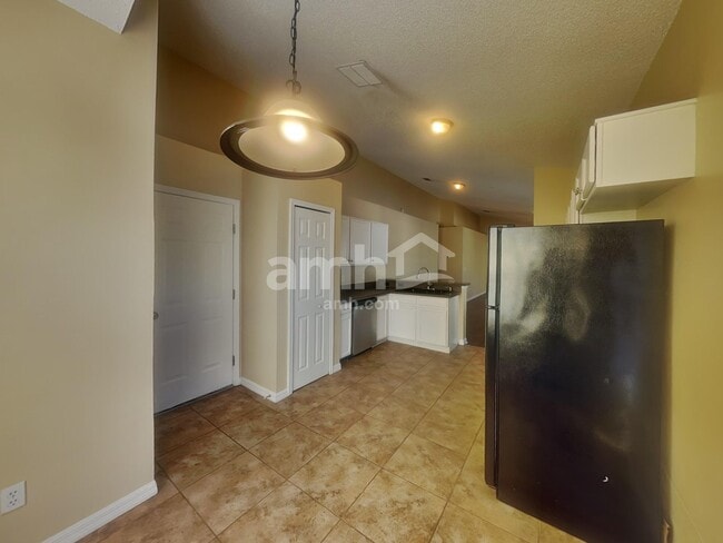 Building Photo - 333 Bay St