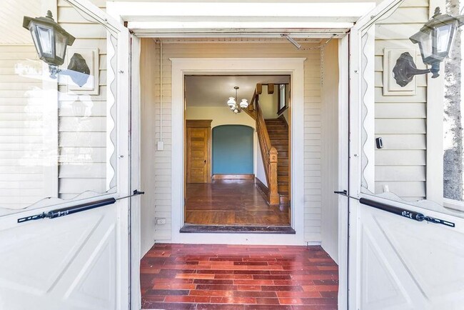 Front door - 717 River Rd