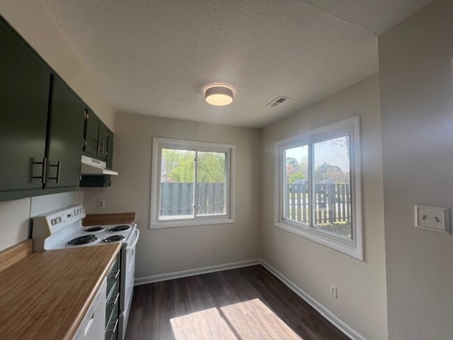 Building Photo - 5913 Rustlewood Dr