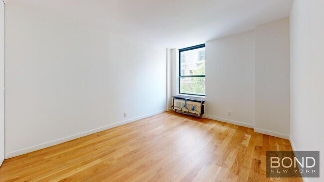 Building Photo - 247 W 87th St