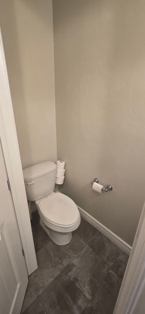 Building Photo - Beautiful 3 Bed 3.5 Bath in Riverton!!