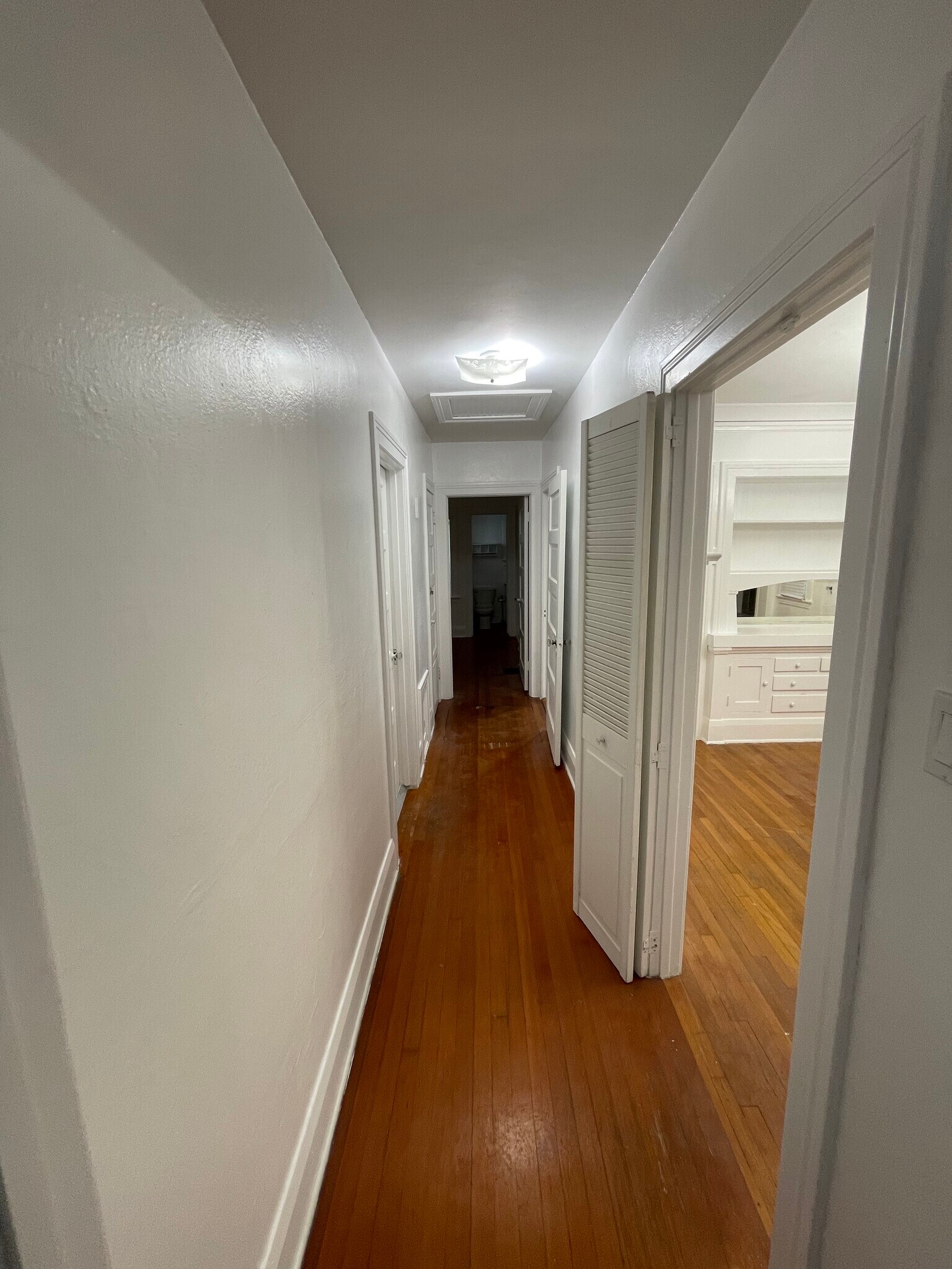 Building Photo - 508 S Catalina Ave