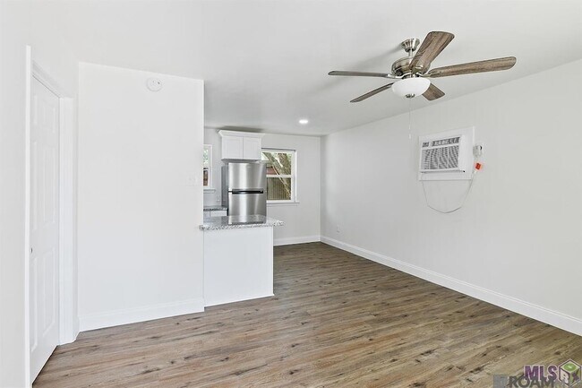 Building Photo - 212 Centerville St NE