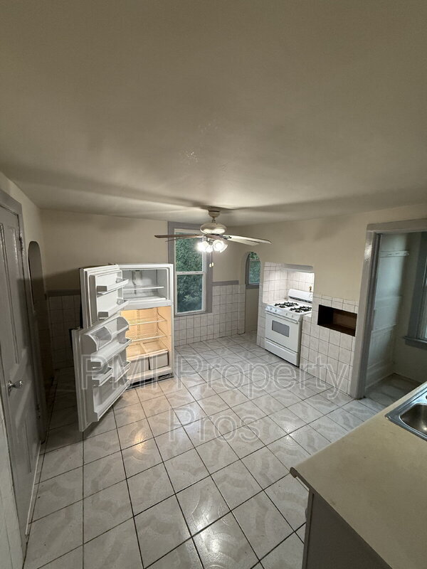 Building Photo - 3057 N Holton St
