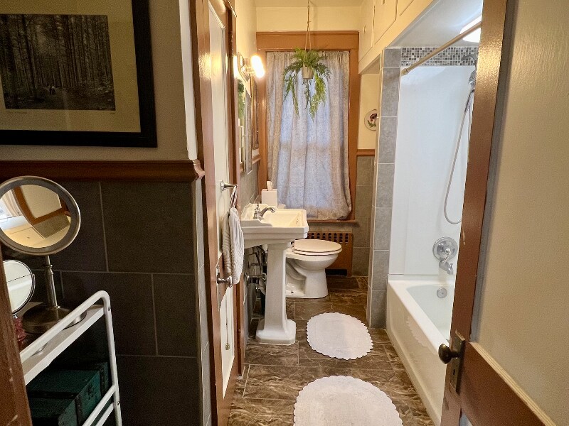 Building Photo - 101 W Lancaster Ave