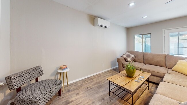 Building Photo - 2080 E Greenway Dr