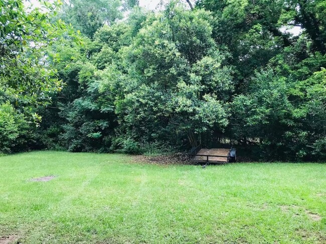 Building Photo - 2 Bedroom/1 Bath  - $1,060/Mo
