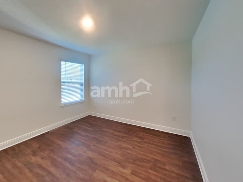 Building Photo - 27318 St Andrews Ave