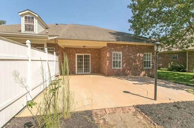 Building Photo - FOR LEASE- CONDO, WALKING DISTANCE TO MTSU CAMPUS!