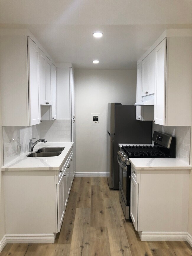 Plenty of Countertop & Cabinets - 1517 11th St