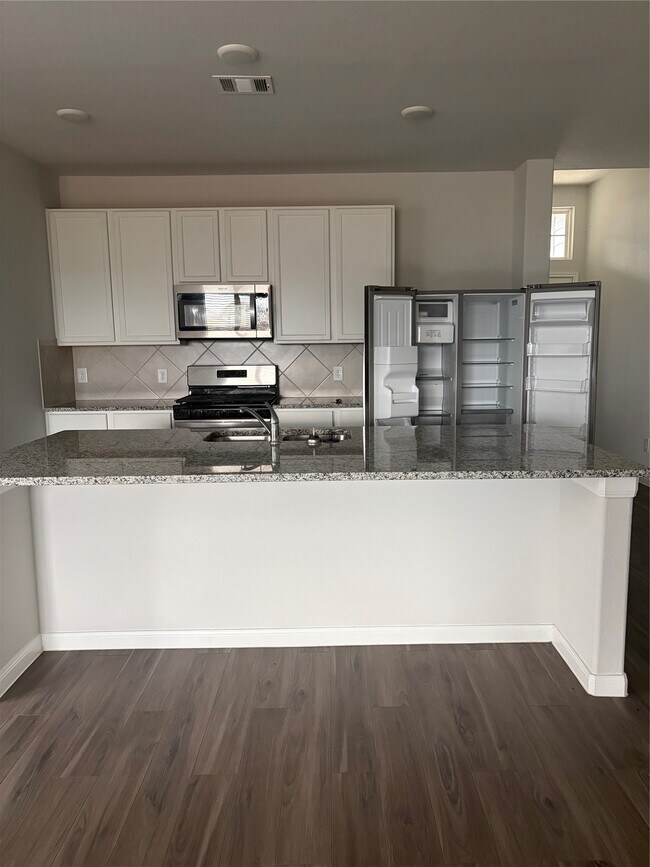 Building Photo - 16617 Olivewood Ln