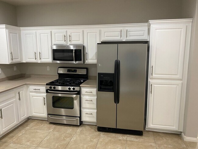 Building Photo - NW!!! 4 bedrooms!!! Pool and Spa!!! All ti...