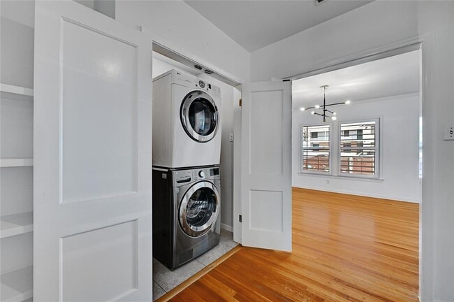 Building Photo - 1203 W 40th St