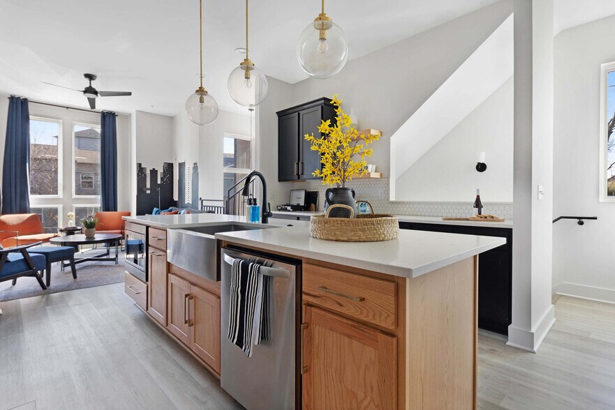 Building Photo - 915 Ramsey St