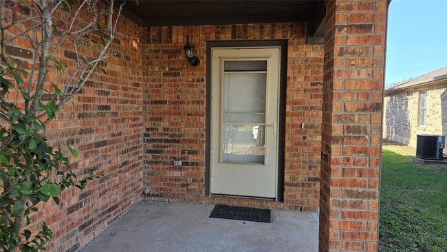 Building Photo - 5605 Clyde Ln