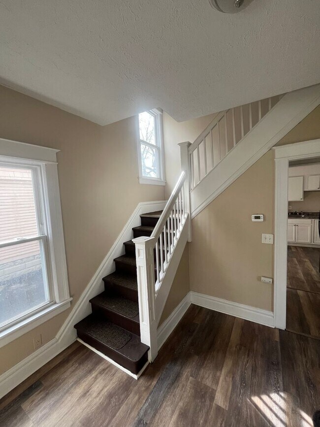 Building Photo - 201 Rosewood Terrace