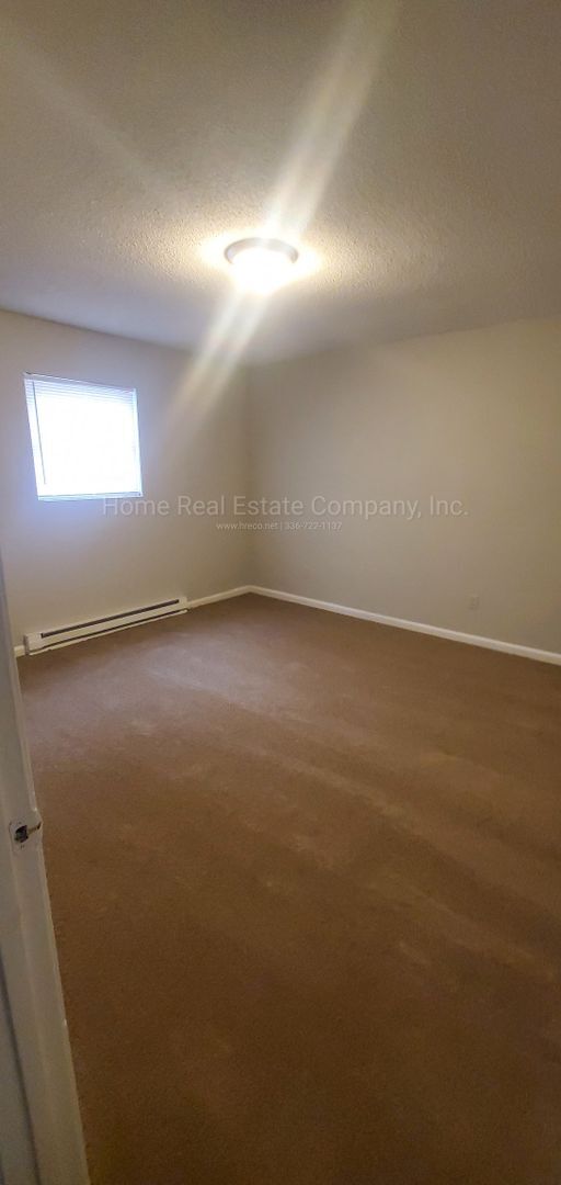 Building Photo - 3011 Broadbay Dr