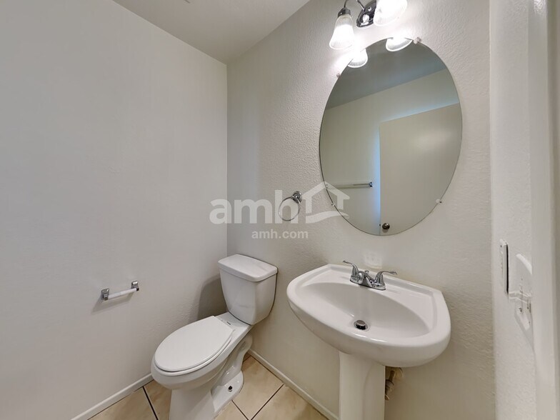 Building Photo - 1139 Black Cherry St
