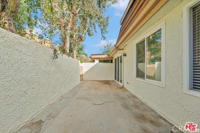 Building Photo - 10215 Larwin Ave