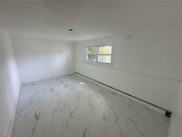 Building Photo - 1110 William St