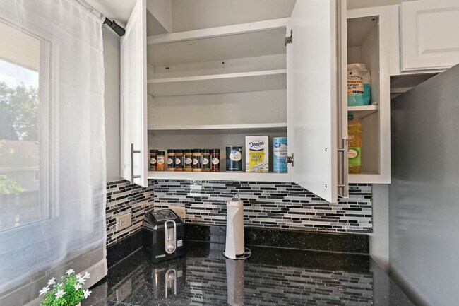 Building Photo - 207 N Beverly St