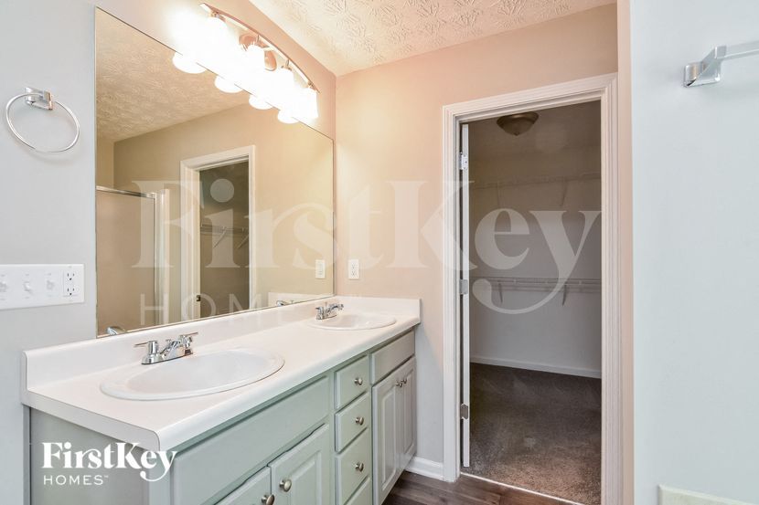 Building Photo - 1517 River Song Way