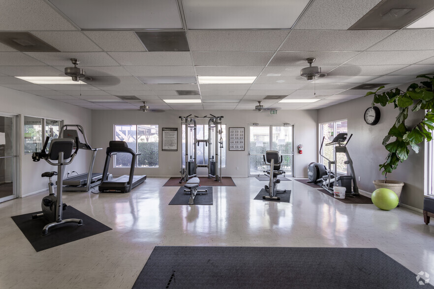 Fitness Center - Country Hills Apartments