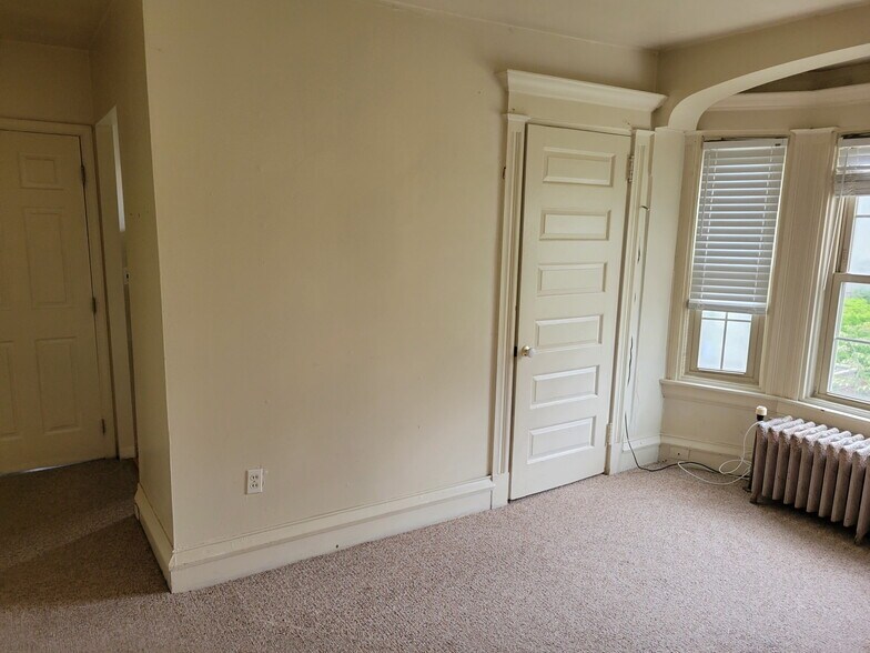 Building Photo - 320 N Penn St