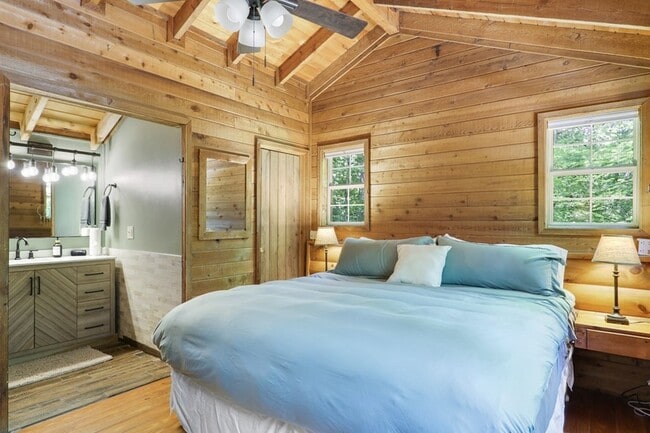 Building Photo - 166 Nantahala Pass Rd