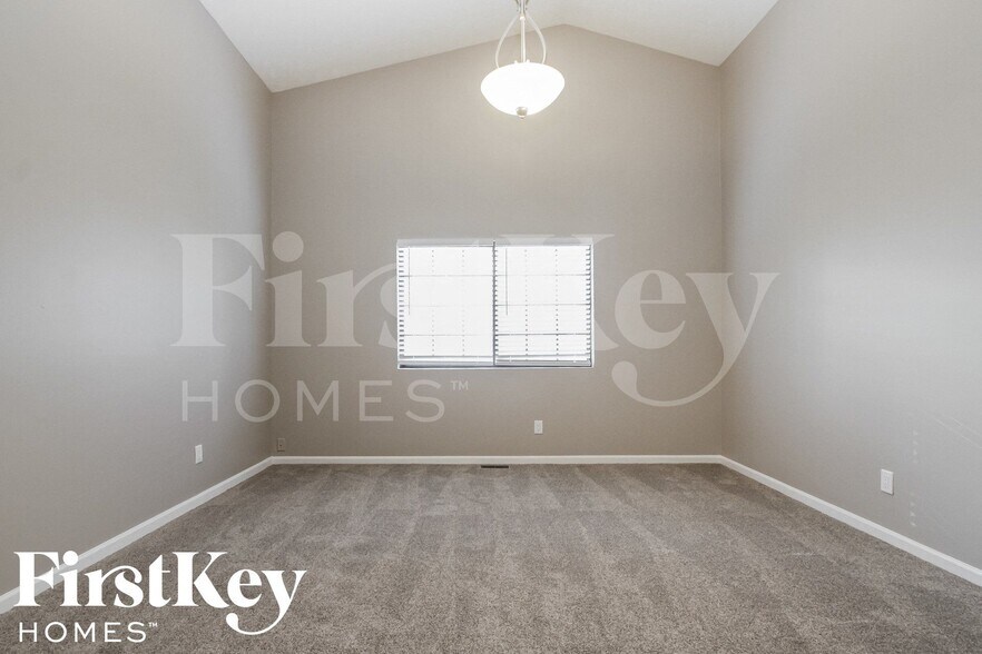 Building Photo - 7445 Glensford Dr