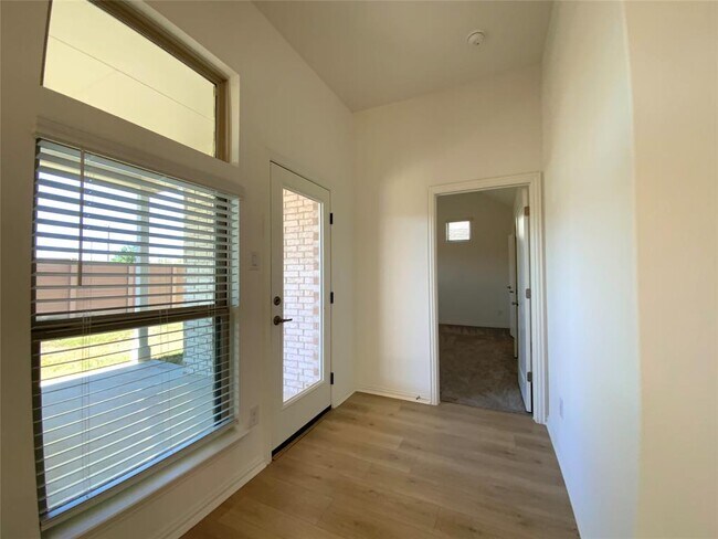 Building Photo - 247 Du Bois Ln