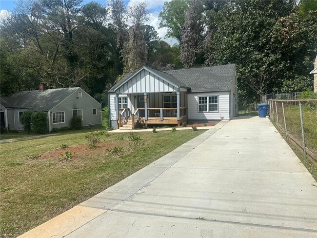 Building Photo - 1841 Bayberry Dr SW