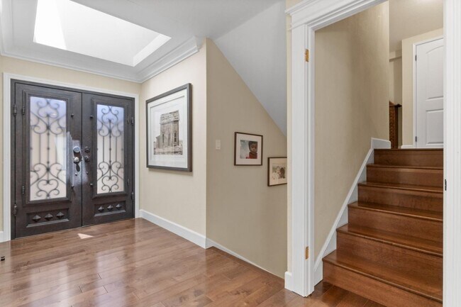 Building Photo - 977 Continental Dr