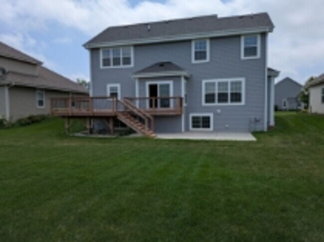 Building Photo - Executive Rental: Spacious 4-Bedroom Home in Oconomowoc!